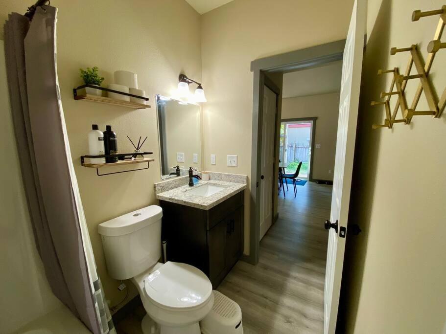 New Modern Cabin! 5Mi To Mt Rainier National Park! Hot Tub & Wifi Ashford Luaran gambar
