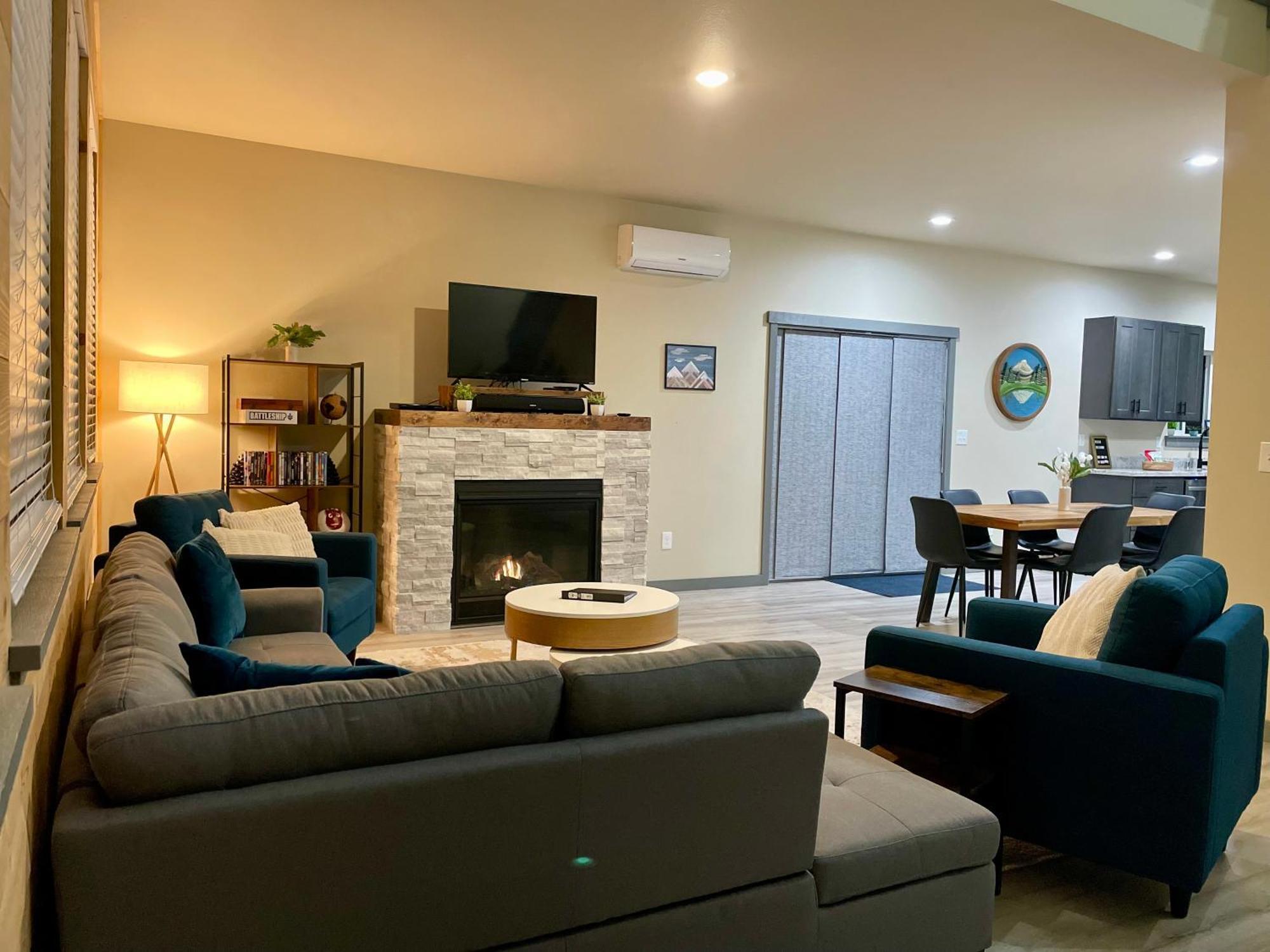 New Modern Cabin! 5Mi To Mt Rainier National Park! Hot Tub & Wifi Ashford Luaran gambar